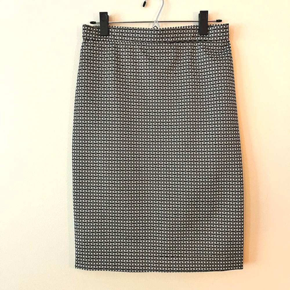 Ann Taylor Geometric Pencil Skirt with Stretch Size Small